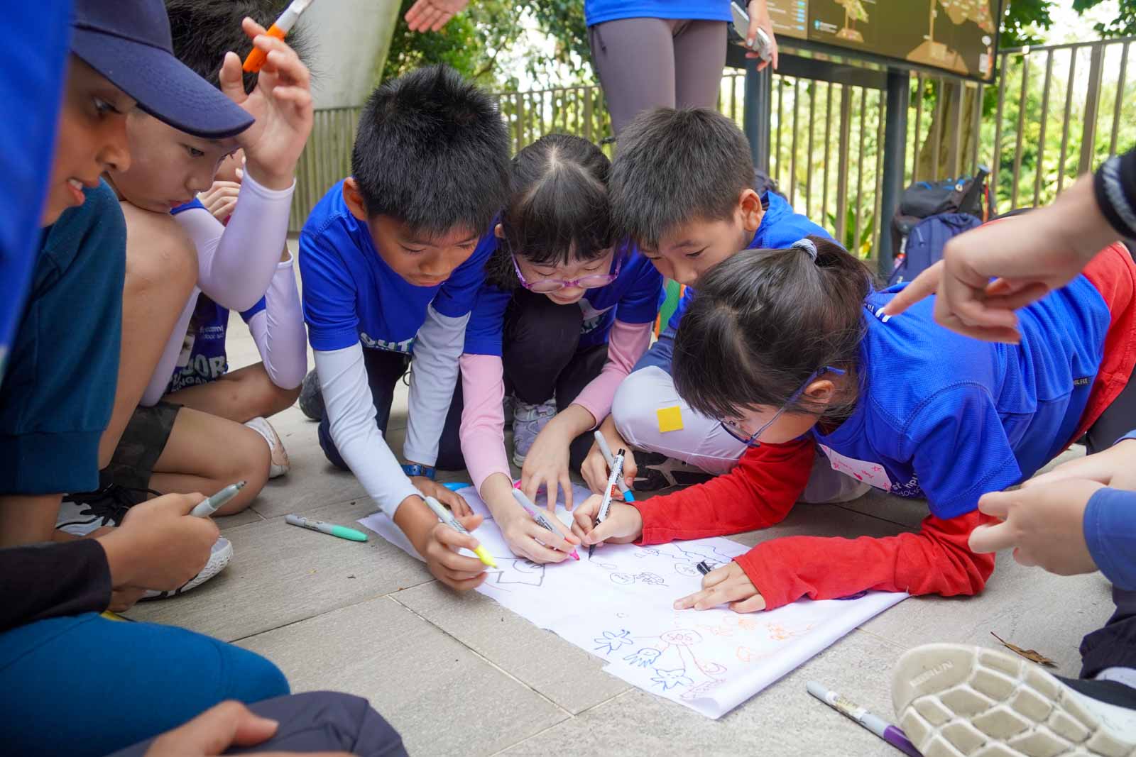 southern voyagers holiday camp children working together to design team flag